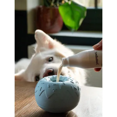 Schleckspielzeug Hund Yoomy Donut Sky hellblau 11,5 cm – Inooko