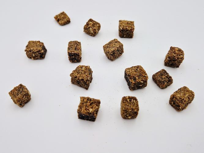 Bluefish Trainingswürfel Hähnchen 1 kg – Belohnungssnack für Hunde